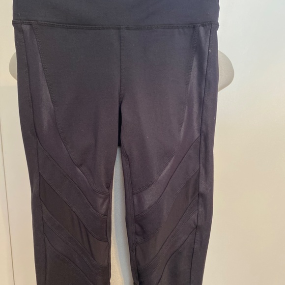 Kendall & Kylie Activewear Bottoms - Picture 3 of 14